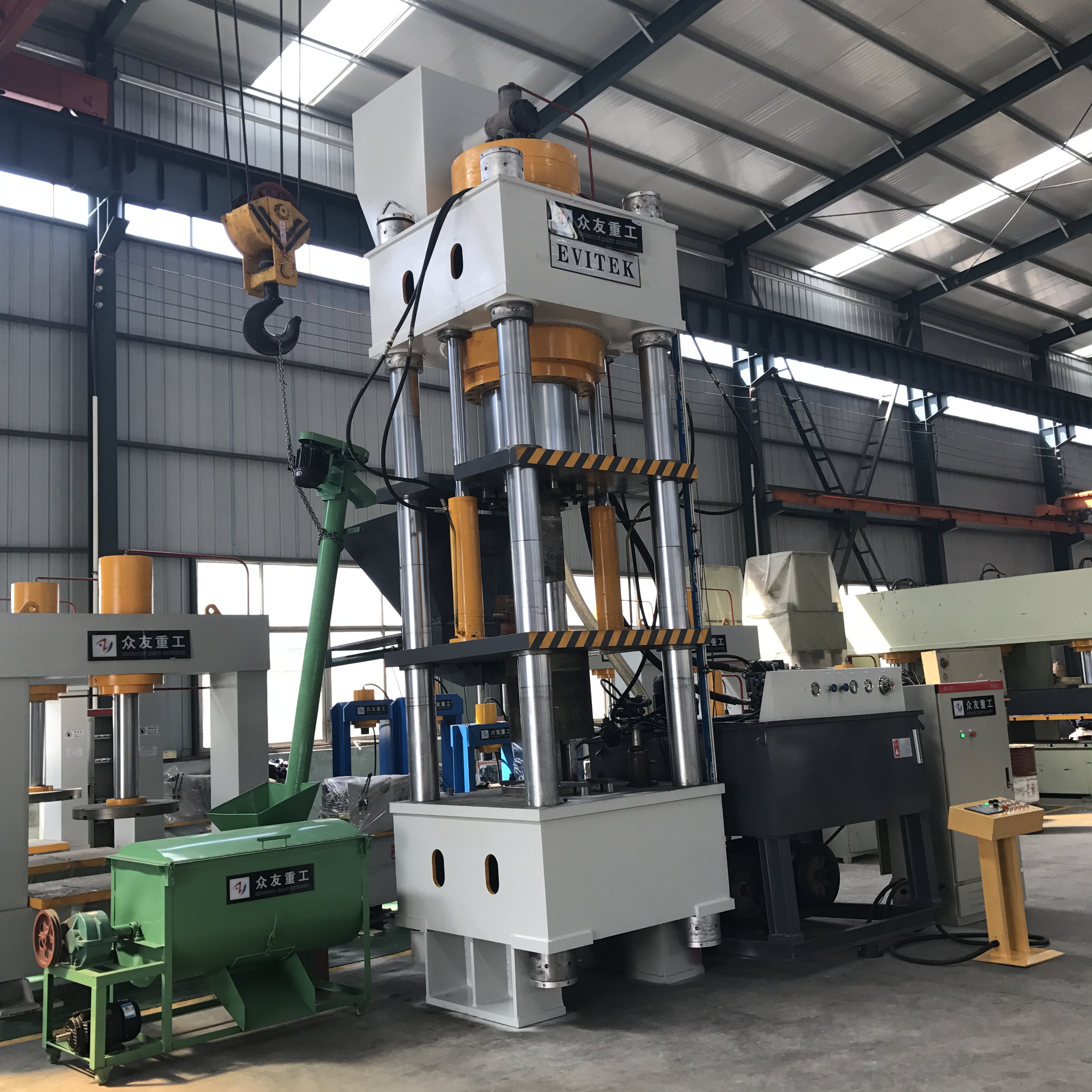 800吨粉末成型牛羊舔砖盐砖机17年3月 (6) 800吨粉末成型牛羊舔砖盐砖机17年3月 (6)