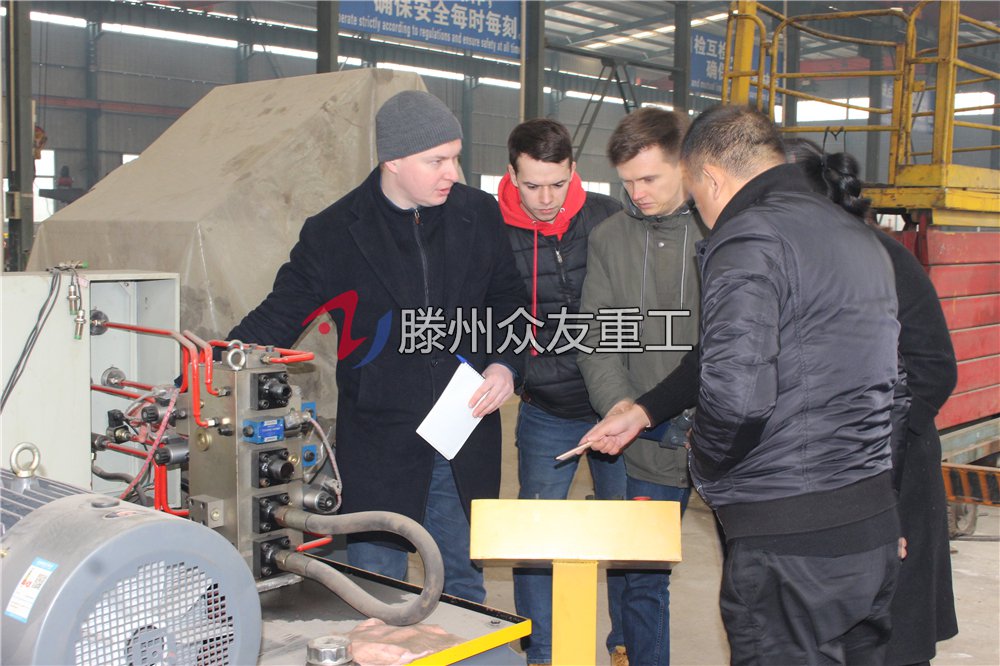 众友重工液压机厂家接待俄罗斯来访客户