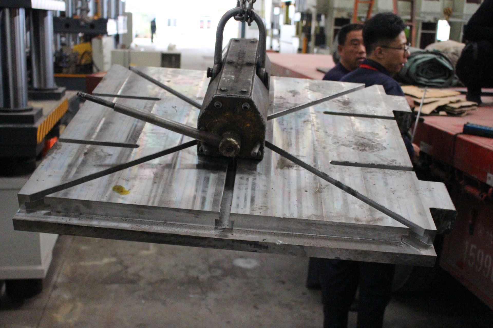 250吨液压机带液压垫  发往青海西宁厂家