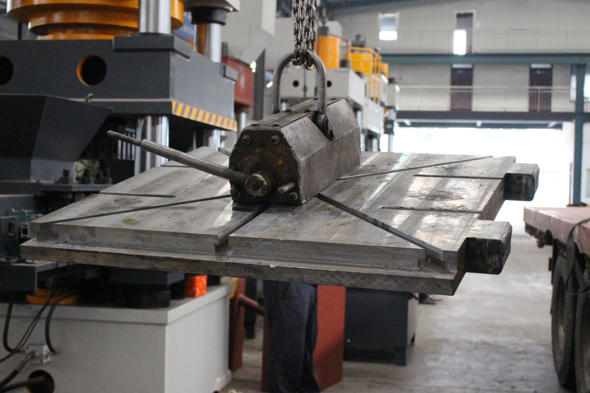 250吨液压机带液压垫  发往青海西宁厂家