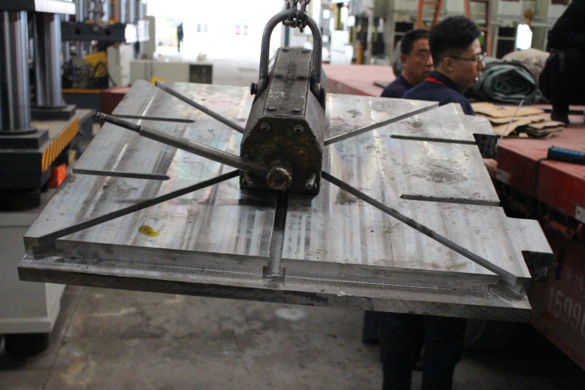 250吨液压机带液压垫  发往青海西宁厂家