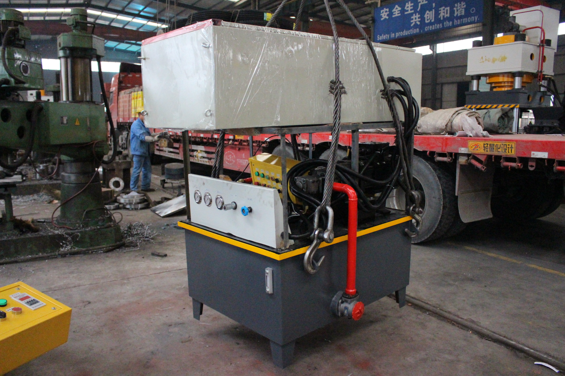 250吨液压机带液压垫  发往青海西宁厂家