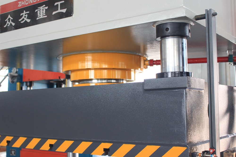 315吨大台面液压机 315T三梁四柱液压机