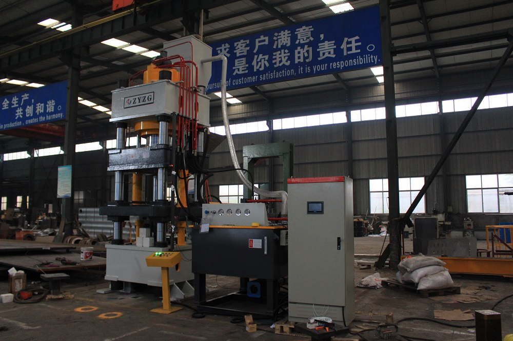 630吨牛羊舔砖液压机_630T盐砖机