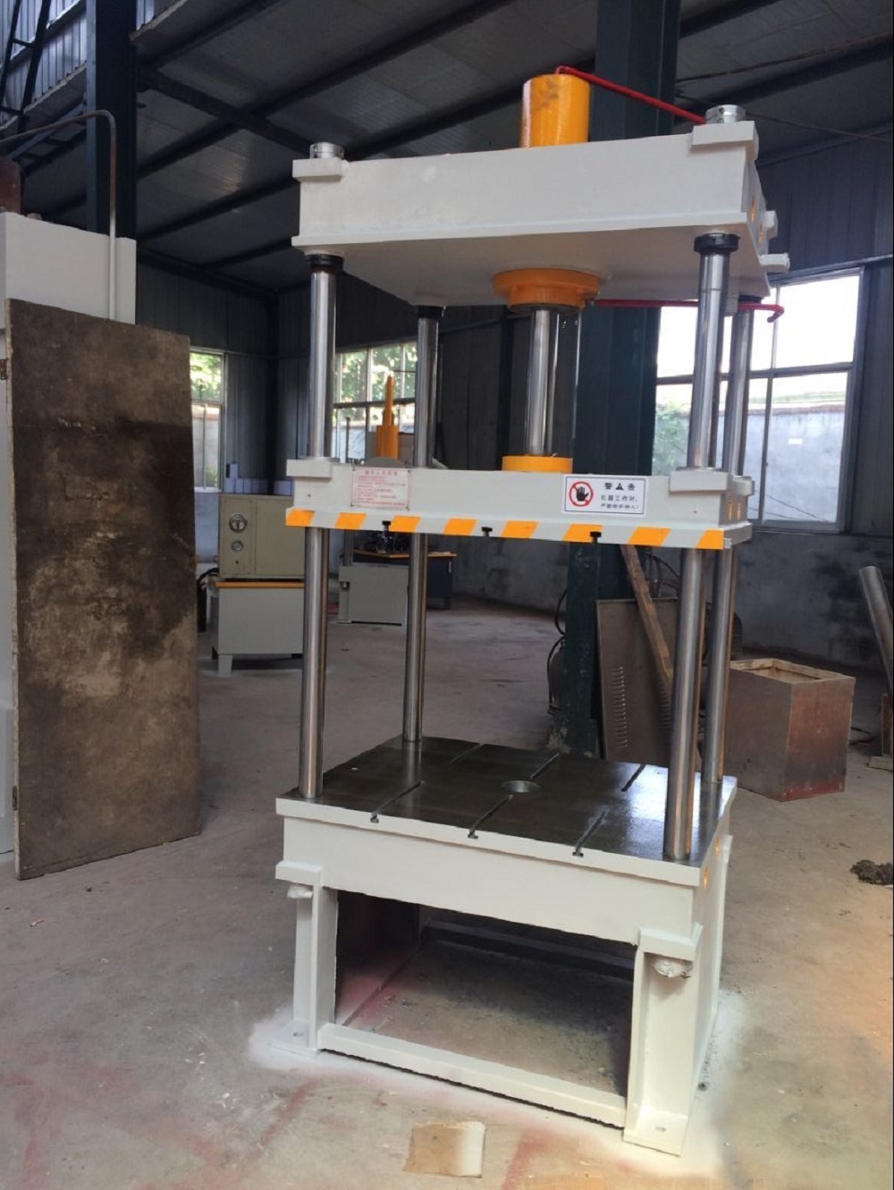 40吨三梁四柱液压机 40T金属成型小型油压机