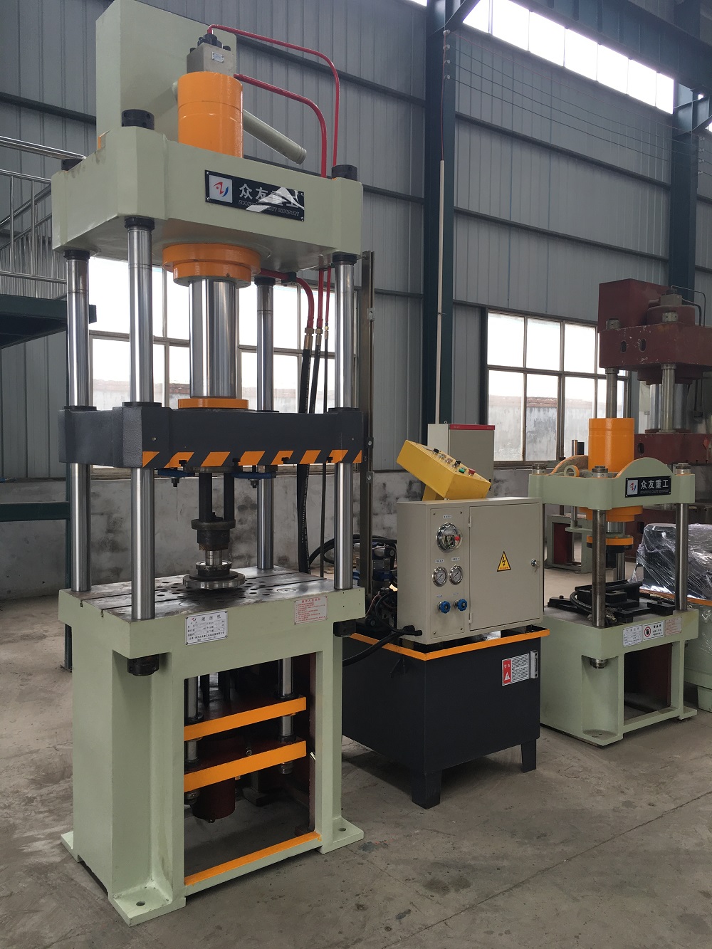 100T三梁四柱压茶杯盖子液压机