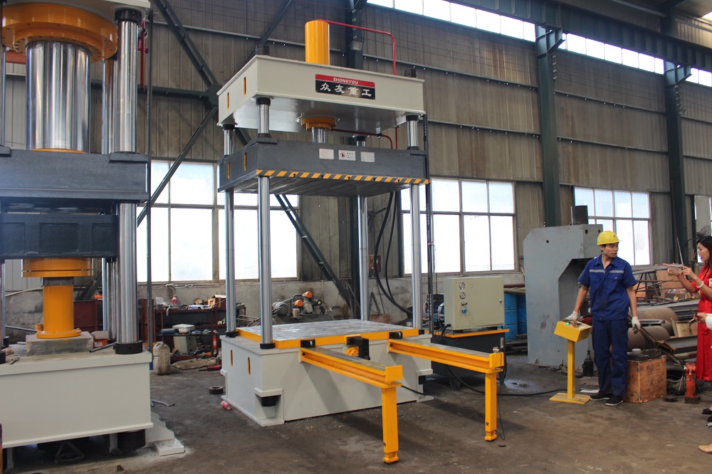 100T移动大台面三梁四柱液压机