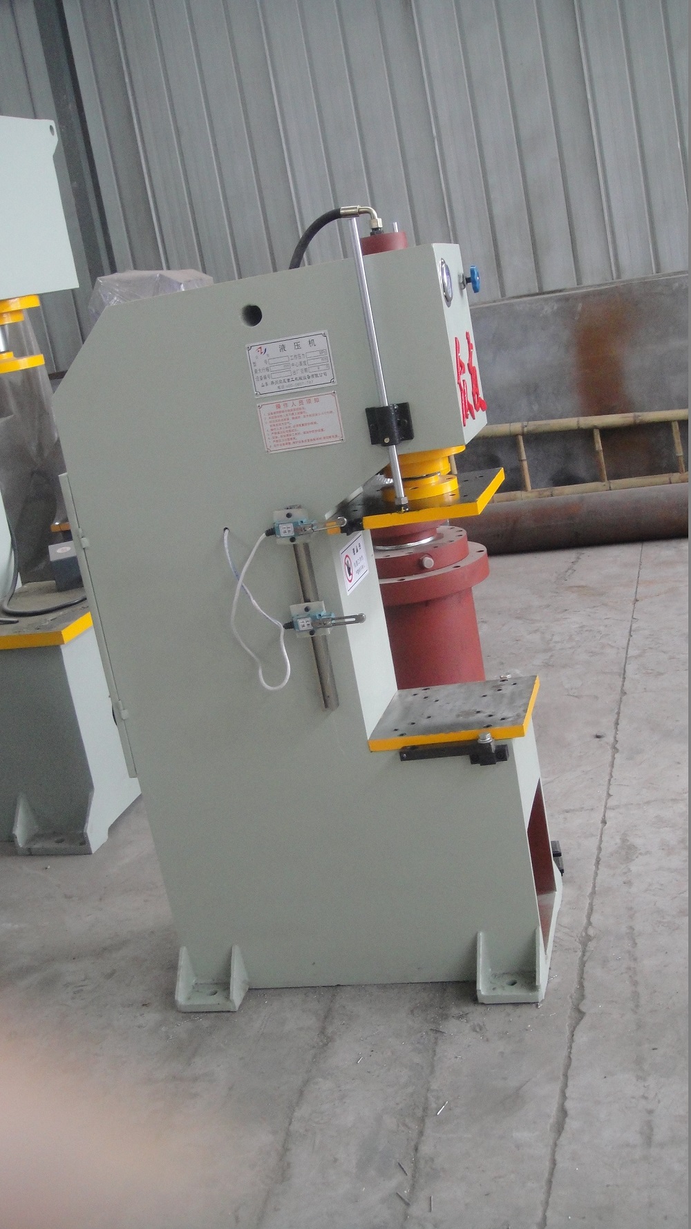 10T单臂液压机
