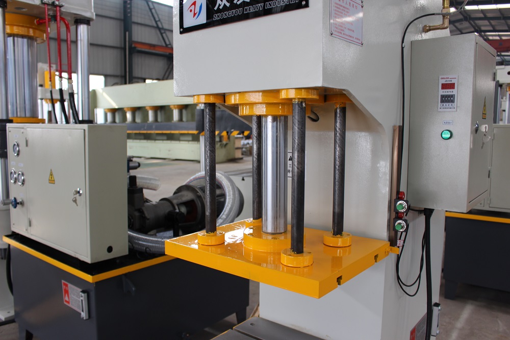 40T单臂带导向柱T型槽液压机及细节