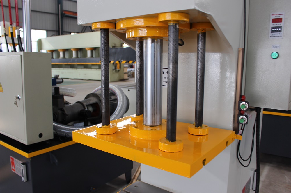 40T单臂带导向柱T型槽液压机及细节