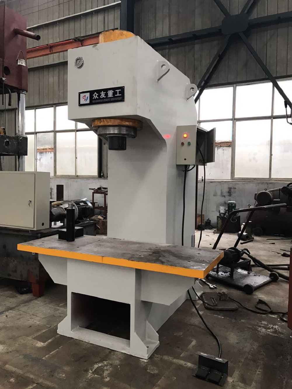 63吨大台面单臂液压机 63T单柱油压机