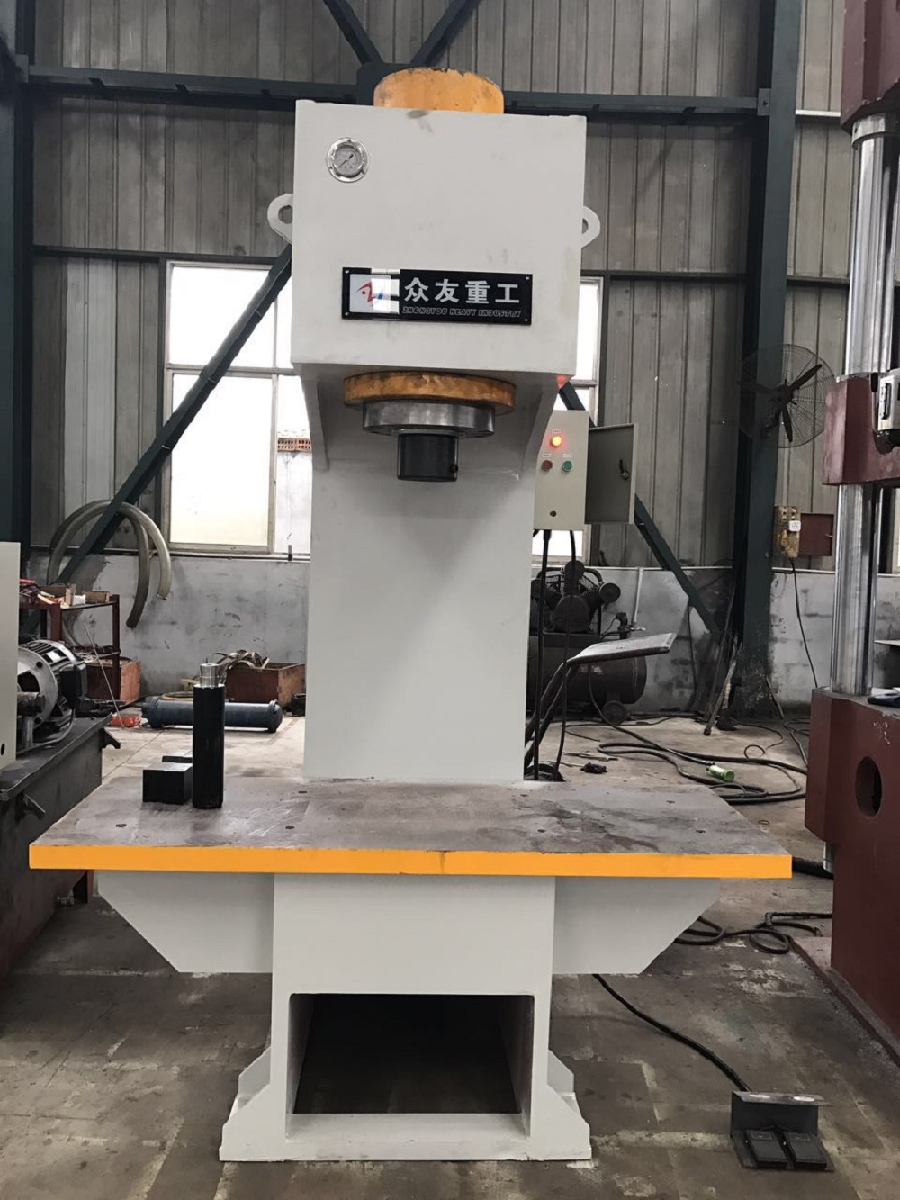 63吨大台面单臂液压机 63T单柱油压机