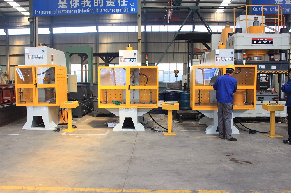 100吨带PLC风冷防护罩单臂液压机