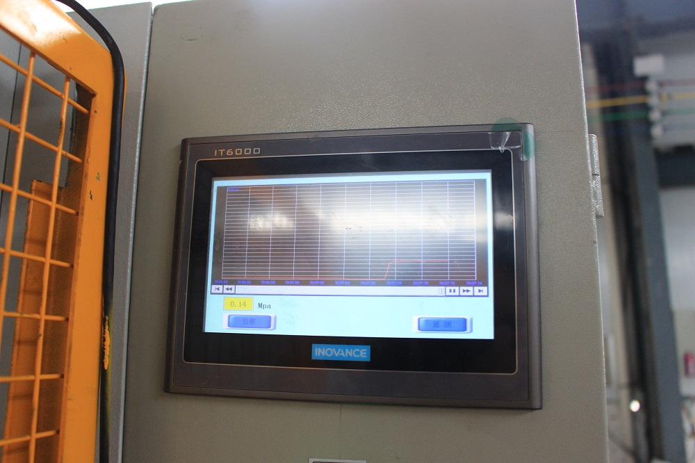 25吨带显示屏四柱导向单臂液压机