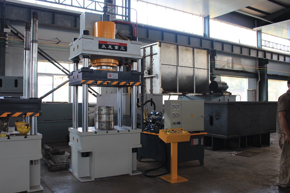 200吨压浴盐球放气功能带PLC粉末成型液压机