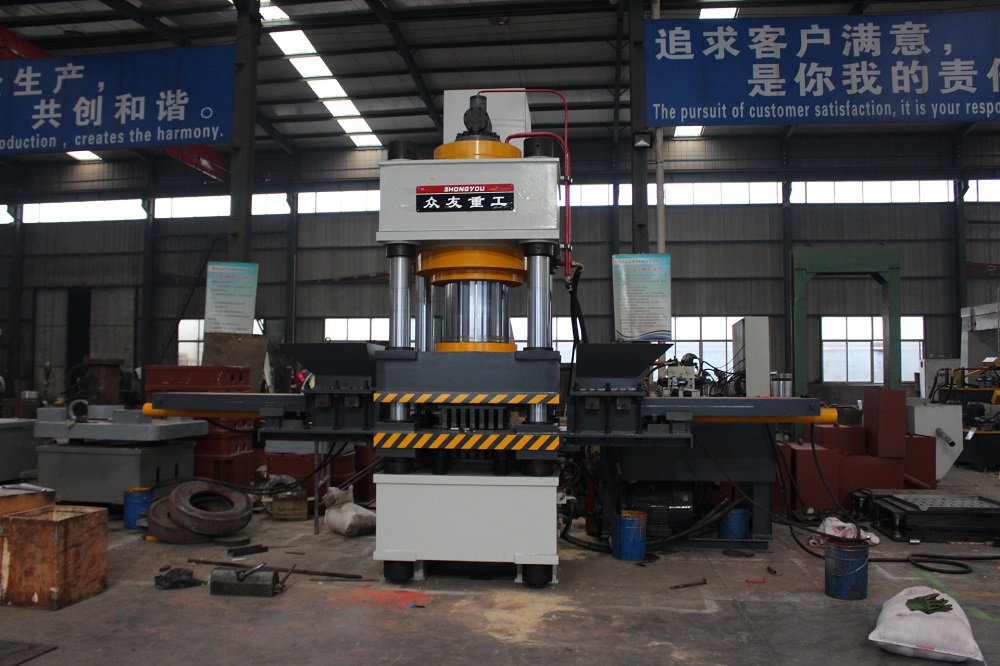 630吨双色鱼饵压块成型液压机