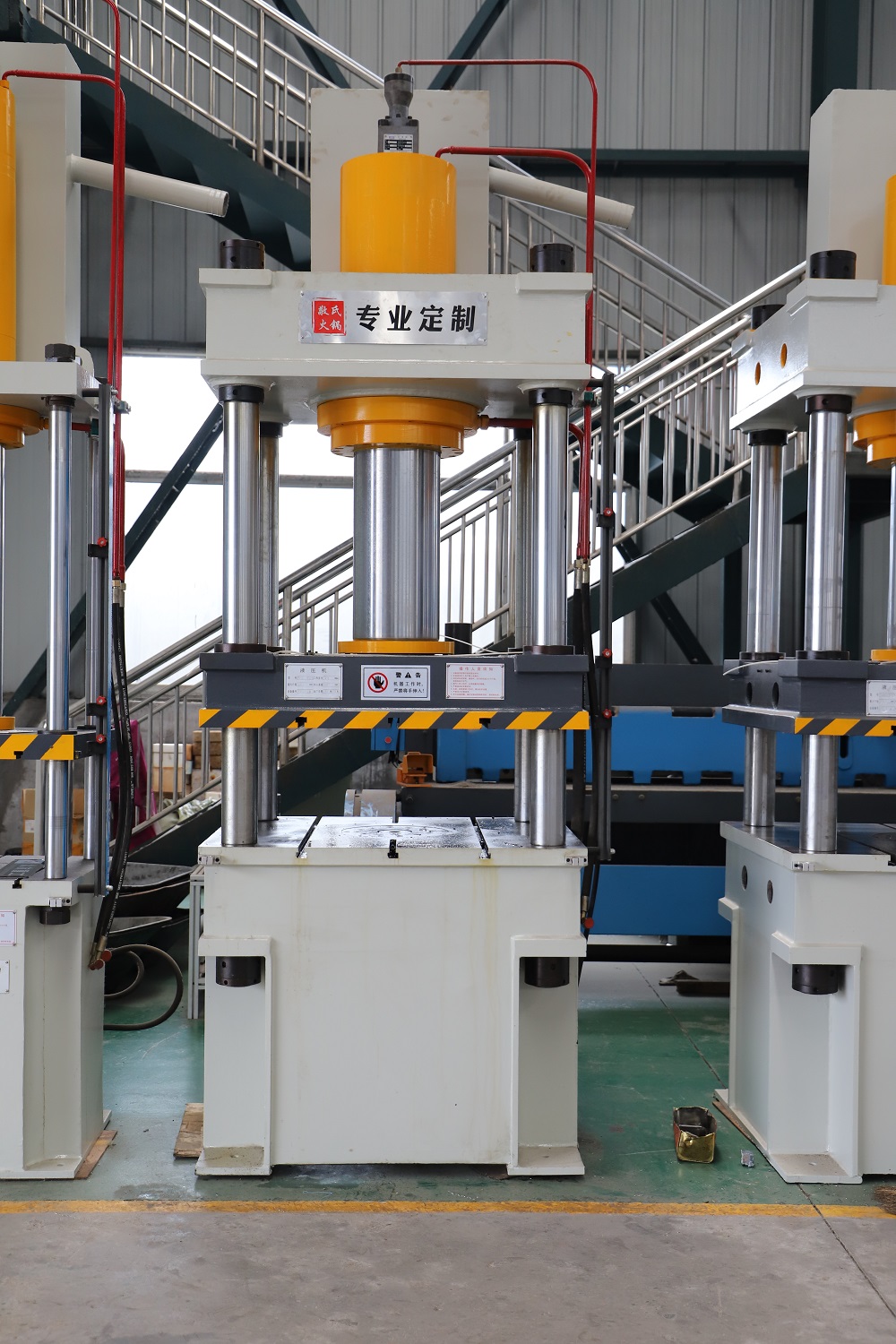 150吨三梁四柱拉伸液压机