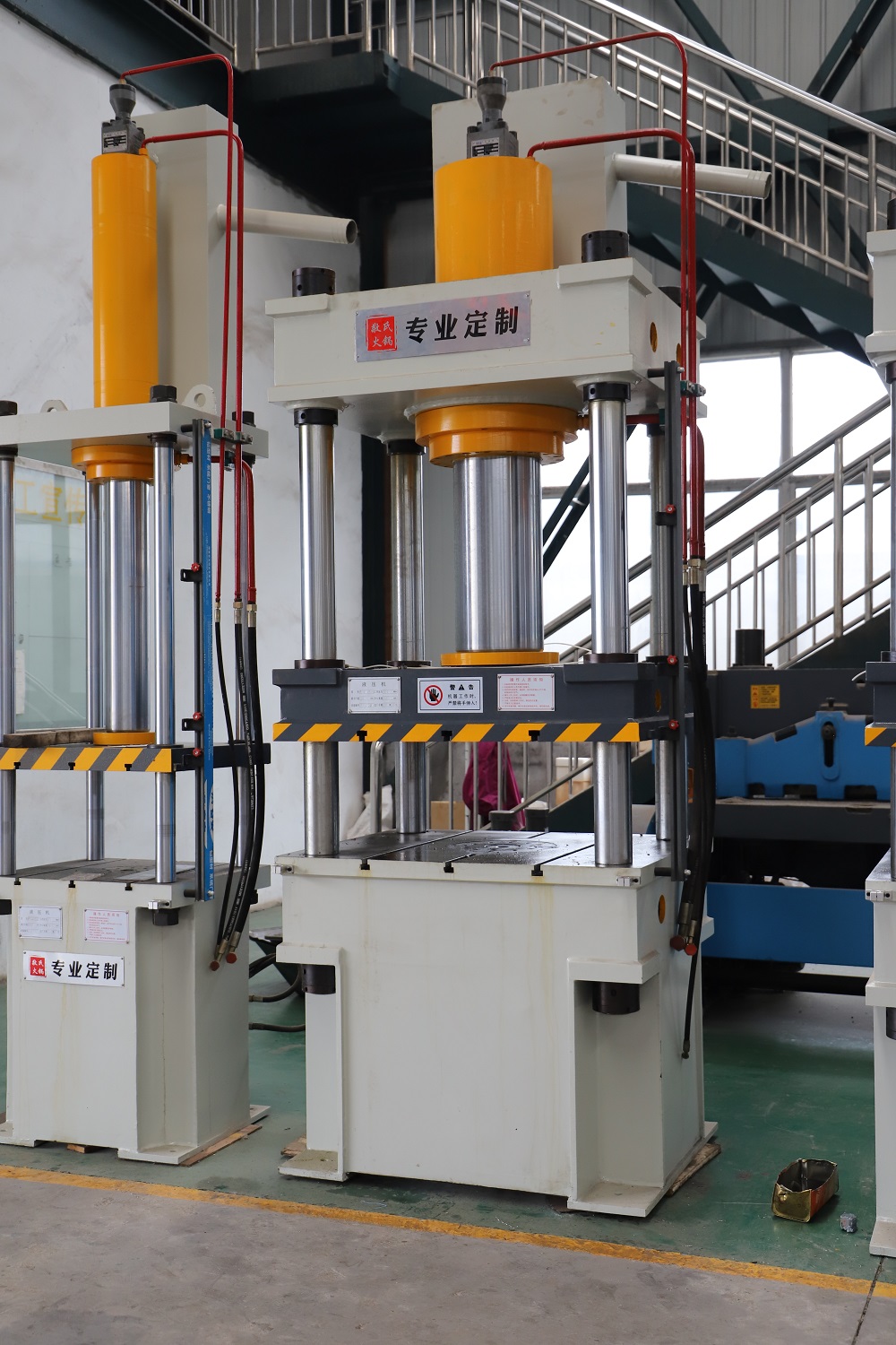 150吨三梁四柱拉伸液压机