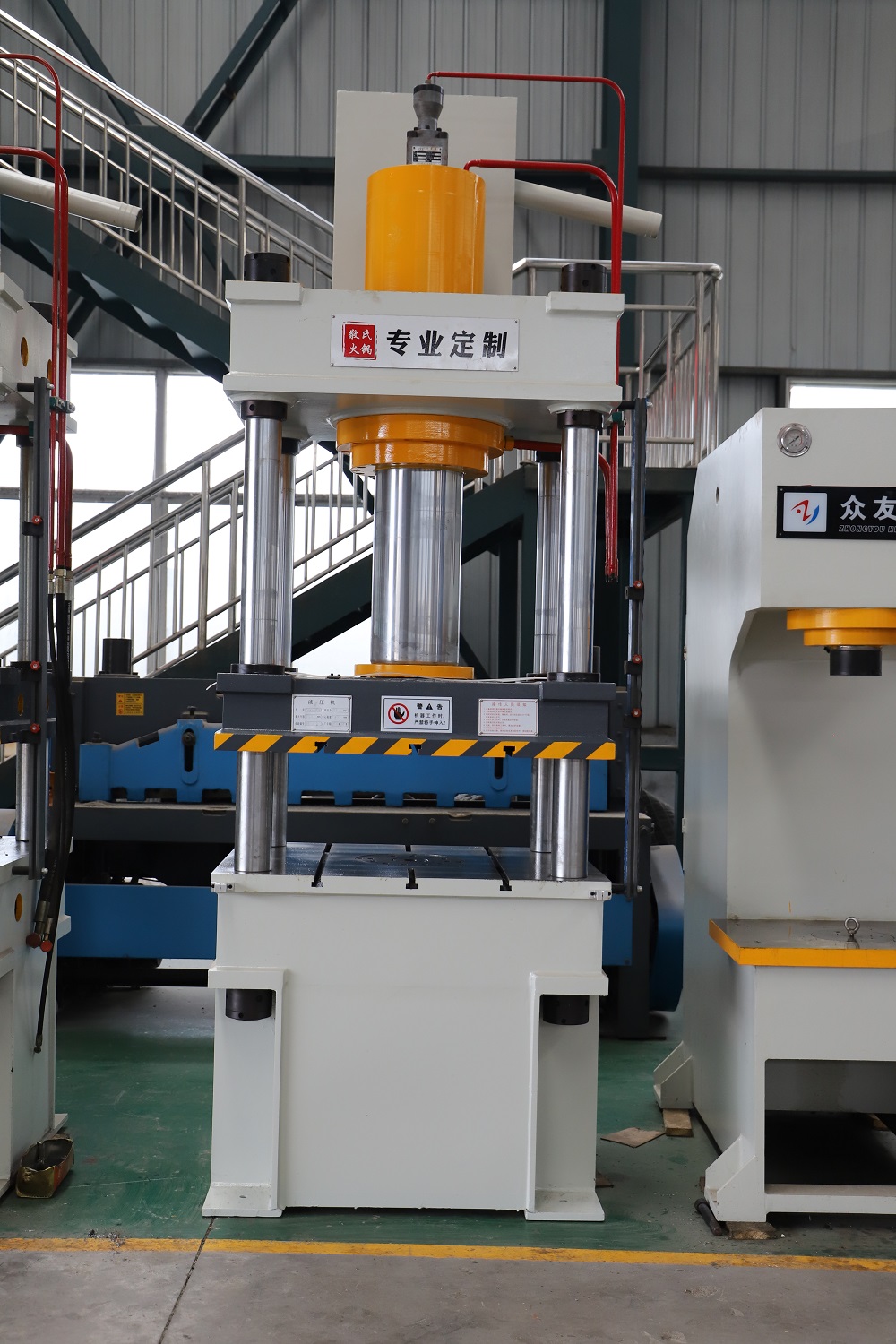 150吨三梁四柱拉伸液压机