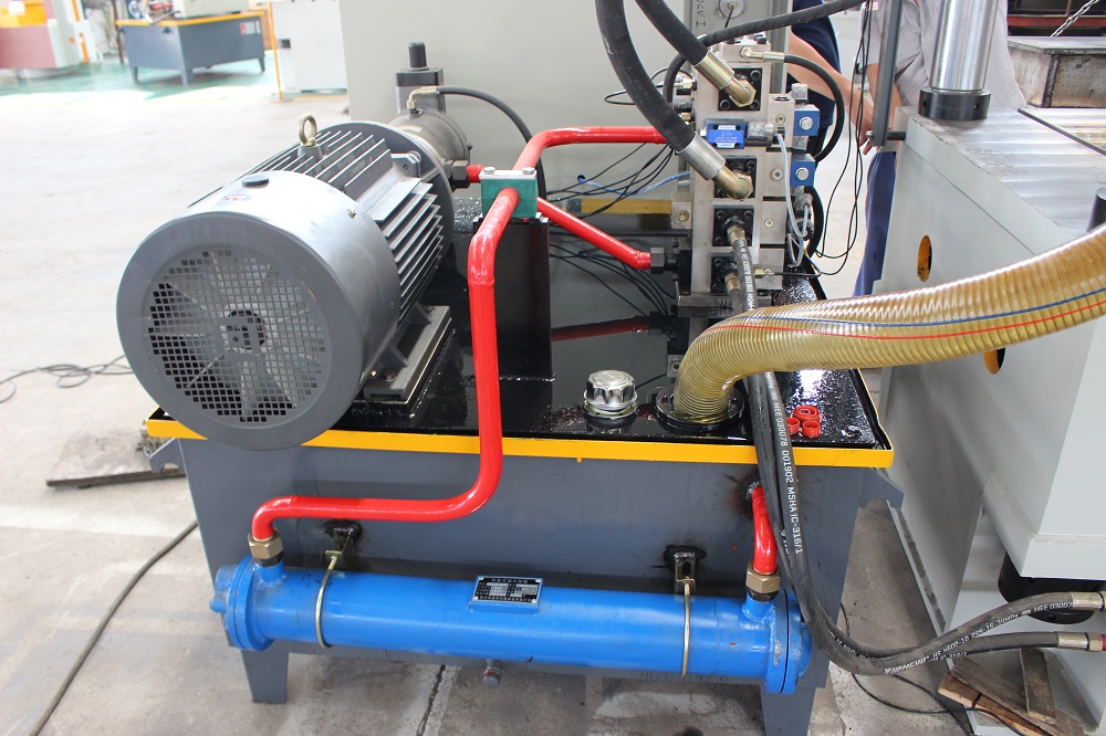 315吨缝纫机腿成型液压机 315T金属冷压成型油压机