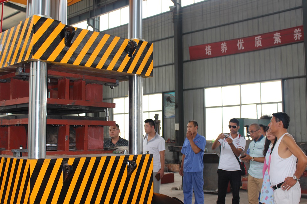 315吨灰斗车拉伸四柱液压机 315T金属成型油压机