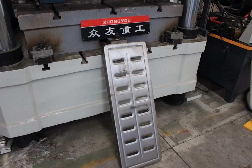 400吨压地漏盖板漏水篦子伺服液压机 400T金属成型油压机