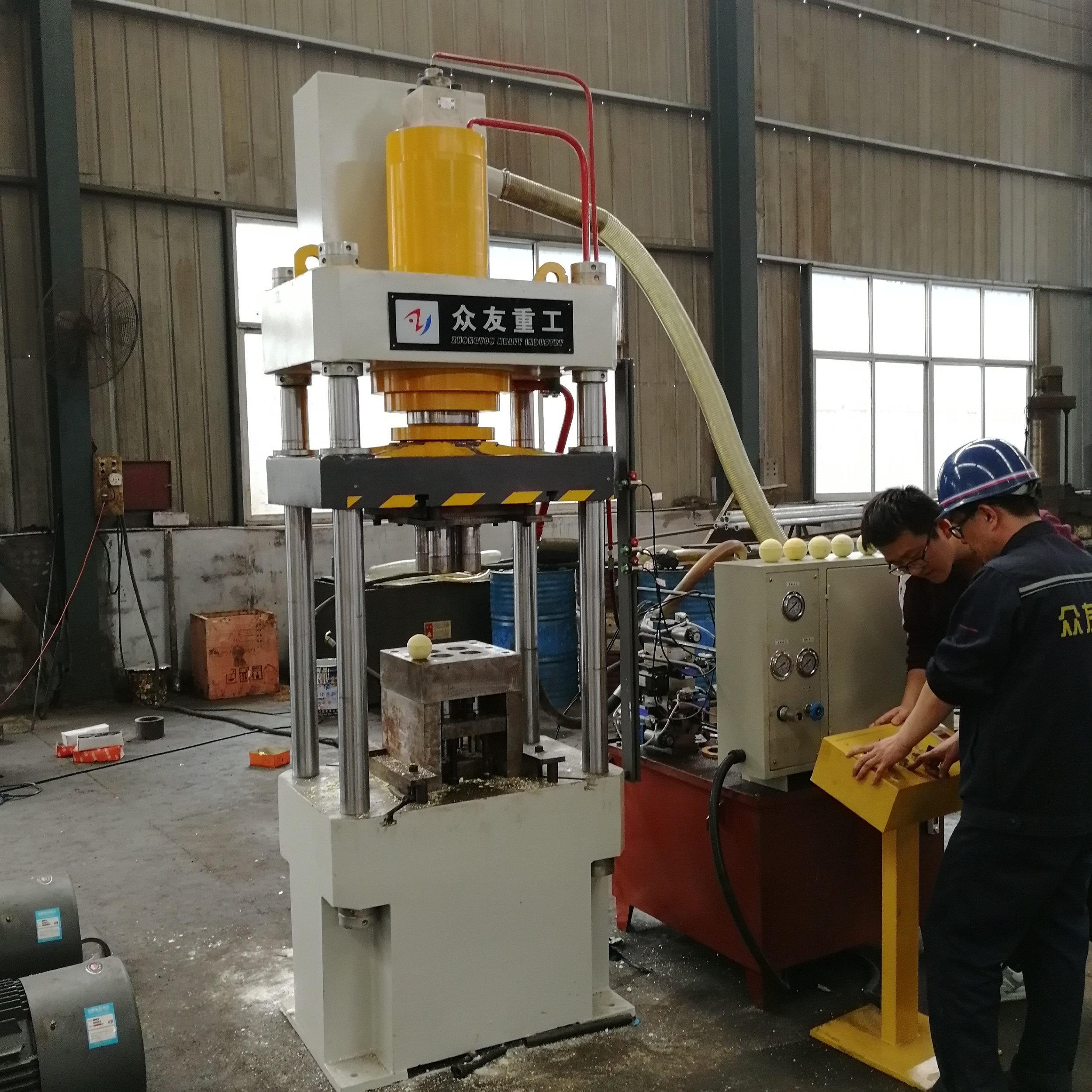 100吨三梁四柱压爆炸盐液压机 100T粉末成型油压机