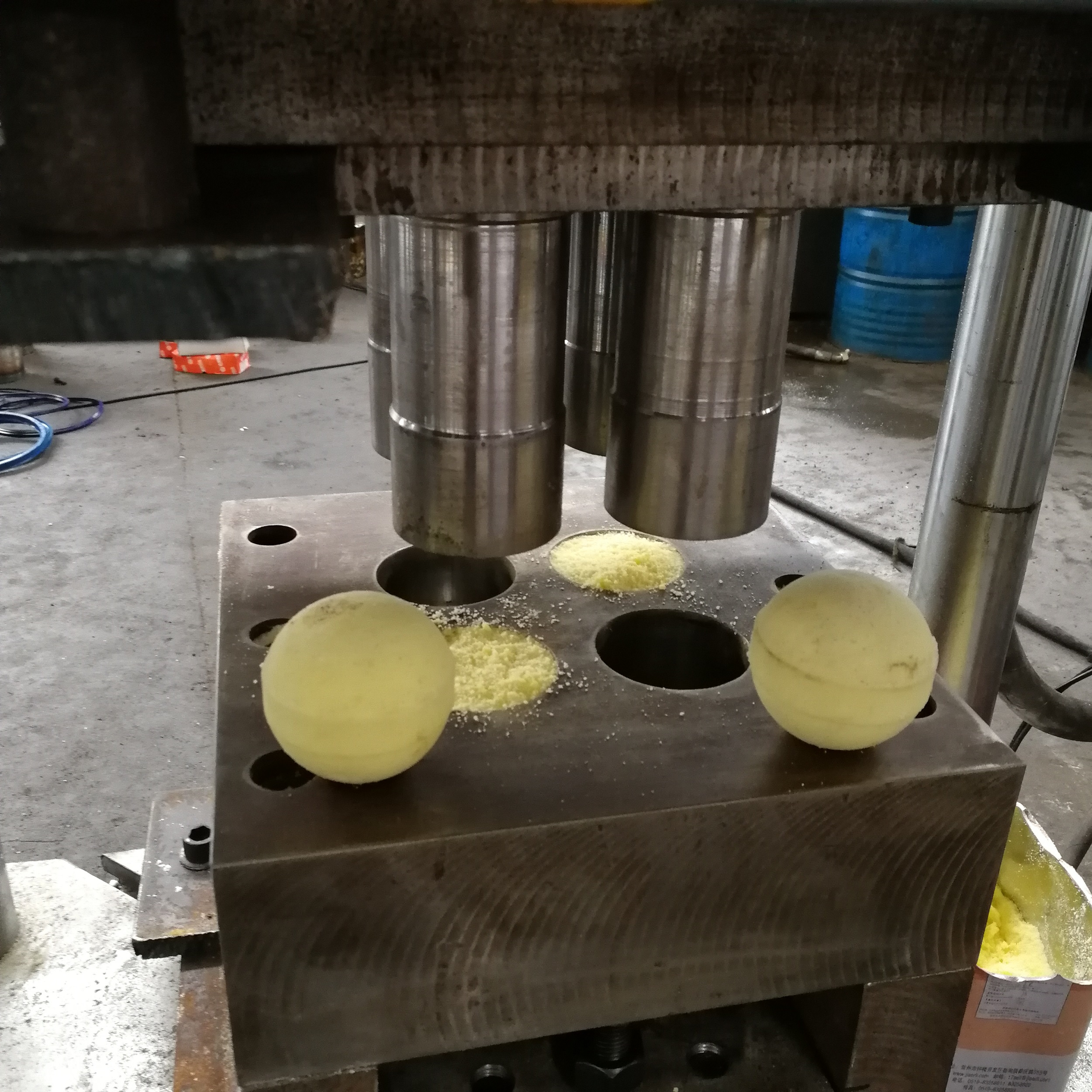 100吨三梁四柱压爆炸盐液压机 100T粉末成型油压机