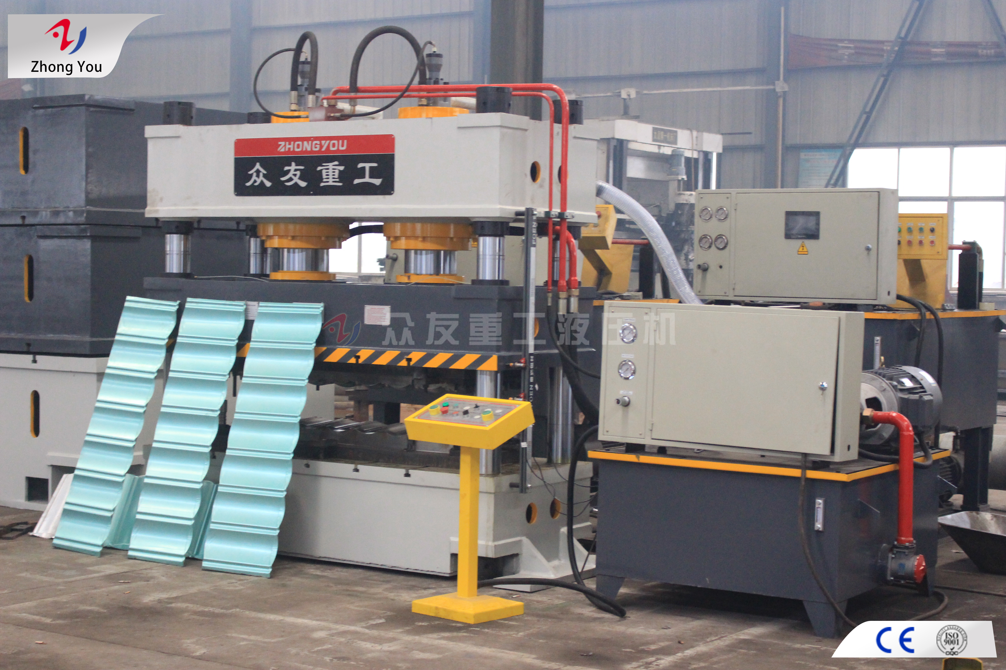 彩石金属瓦液压机