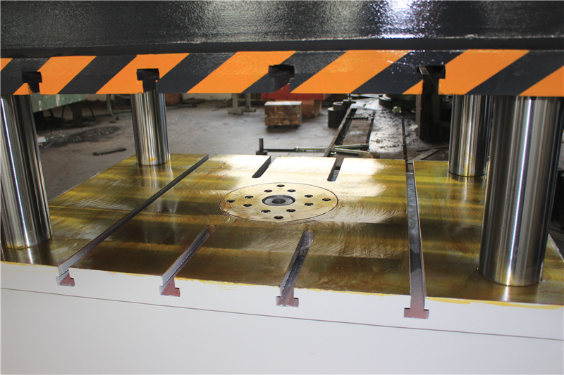 200吨四柱液压机 200吨金属成型油压机